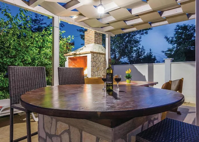 Prázdninový dům Six-bedroom In Sv Filip I Jakov Brkic