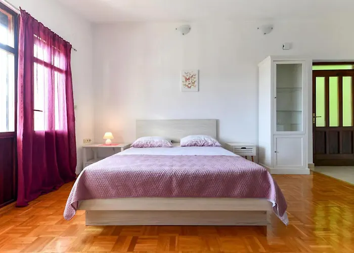 Prázdninový dům Six-bedroom In Sv Filip I Jakov