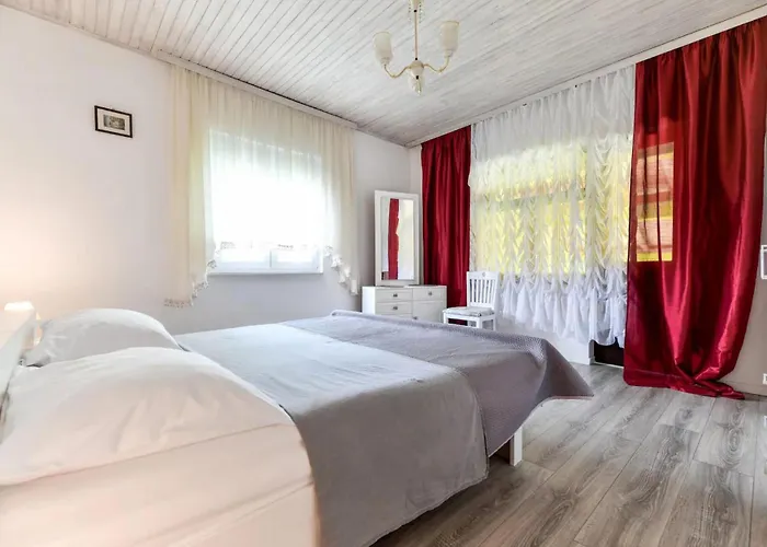 Six-bedroom In Sv Filip I Jakov Prázdninový dům Brkic