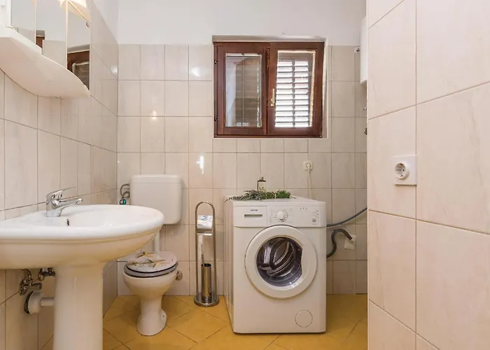 Six-bedroom In Sv Filip I Jakov * Brkic