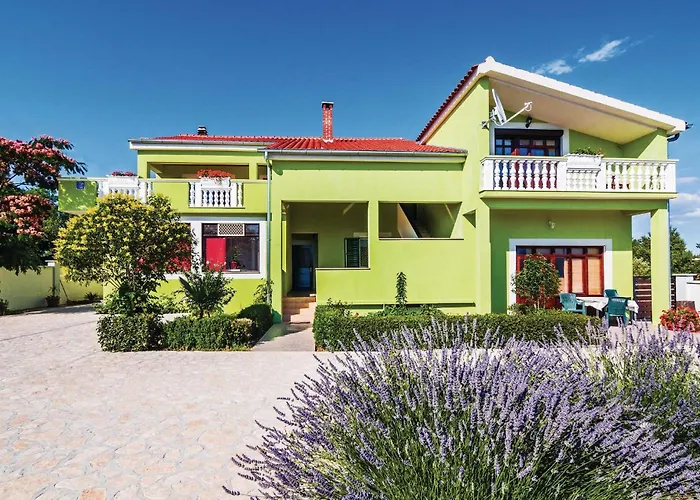 Prázdninový dům Six-bedroom In Sv Filip I Jakov