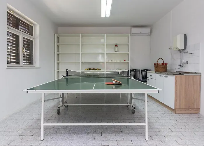 Six-bedroom In Sv Filip I Jakov Prázdninový dům *