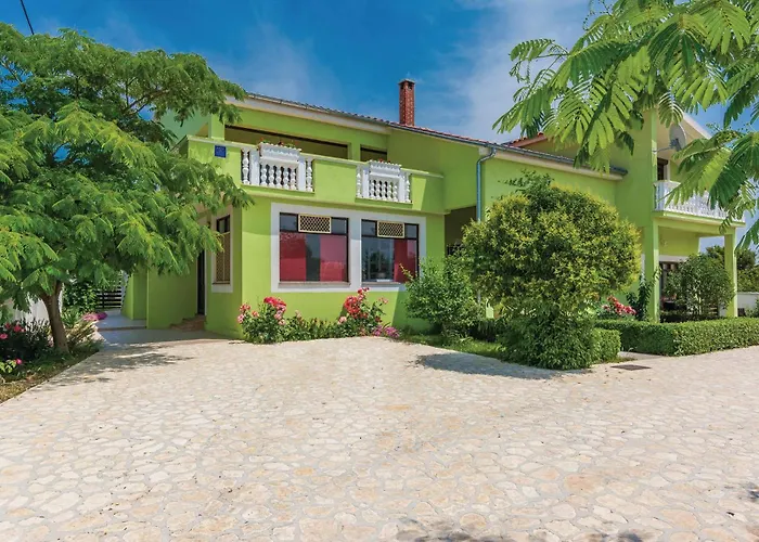 Six-bedroom In Sv Filip I Jakov * Brkic