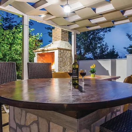 بيت للعطل Six-bedroom In Sv Filip I Jakov Gorica (Zadar)