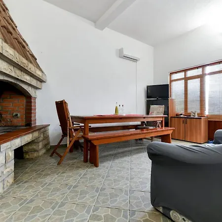 بيت للعطل Six-bedroom In Sv Filip I Jakov Gorica (Zadar)