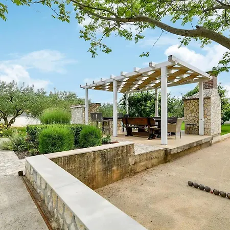 بيت للعطل Six-bedroom In Sv Filip I Jakov Gorica (Zadar)