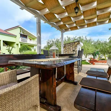 別荘 Six-bedroom In Sv Filip I Jakov Gorica