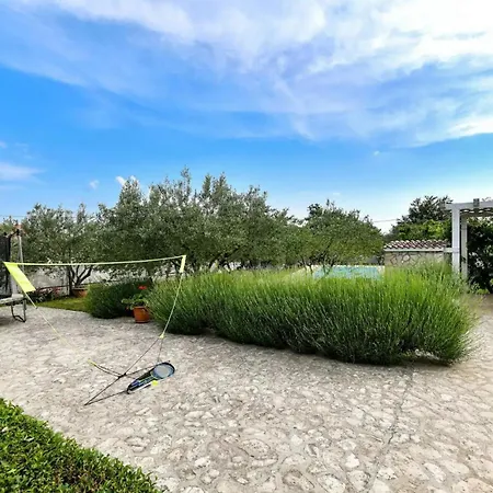 بيت للعطل Six-bedroom In Sv Filip I Jakov *