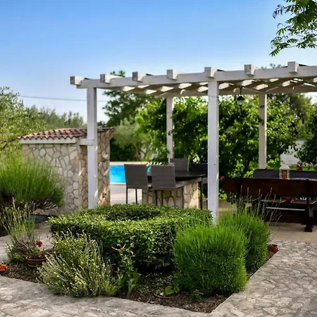 Six-bedroom In Sv Filip I Jakov * Gorica (Zadar)