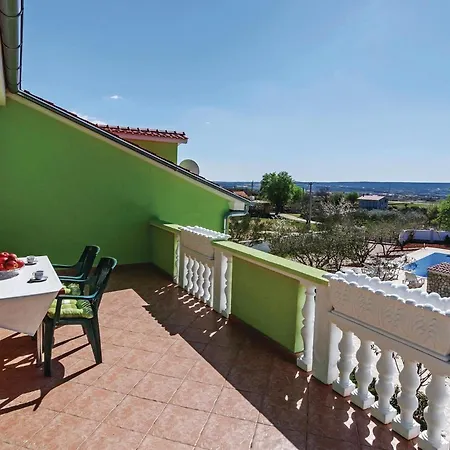 Six-bedroom In Sv Filip I Jakov *