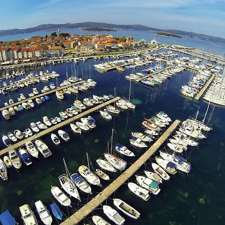 Six-bedroom In Sv Filip I Jakov بيت للعطل Gorica (Zadar)
