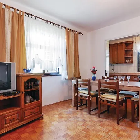 Six-bedroom In Sv Filip I Jakov Gorica