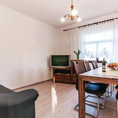 Six-bedroom In Sv Filip I Jakov *