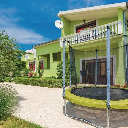 Six-bedroom In Sv Filip I Jakov