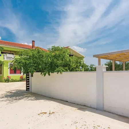 Six-bedroom In Sv Filip I Jakov * Gorica (Zadar)
