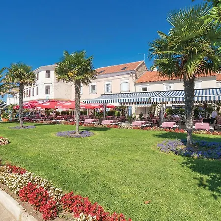 6 Bedroom Lovely In Sv, Filip I Jakov Дом отдыха *