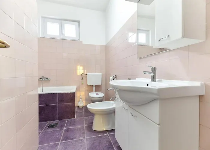 Nyaraló Six-bedroom In Sv Filip I Jakov *