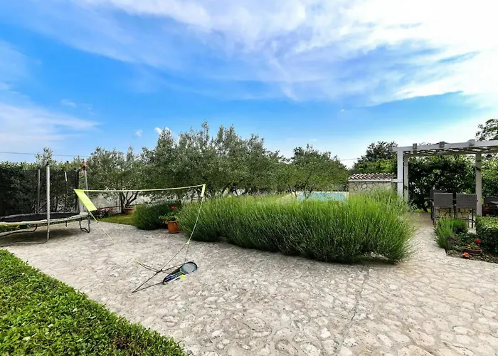 Nyaraló Six-bedroom In Sv Filip I Jakov *