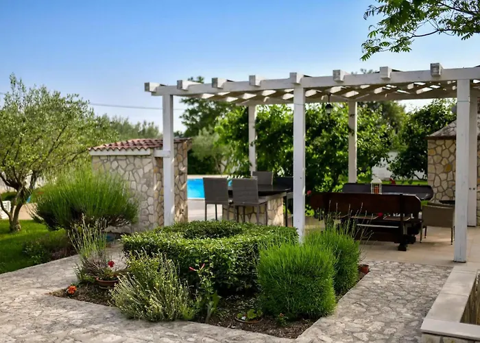 Six-bedroom In Sv Filip I Jakov * Gorica (Zadar)