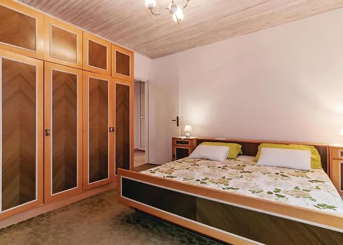 Casa vacanze Six-bedroom In Sv Filip I Jakov *
