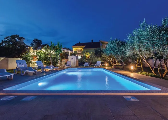 Nyaraló Six-bedroom In Sv Filip I Jakov *