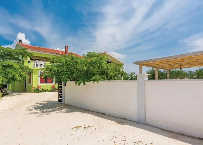Six-bedroom In Sv Filip I Jakov * Brkic