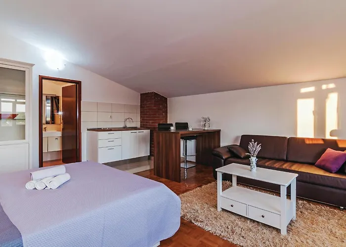 Casa vacanze Six-bedroom In Sv Filip I Jakov