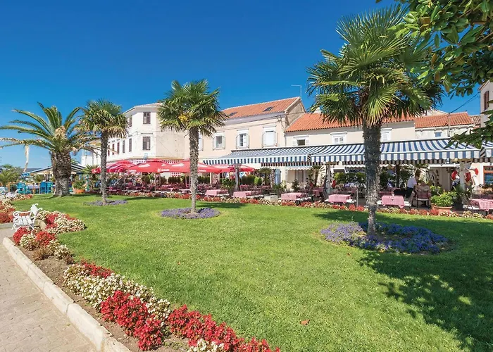 Six-bedroom In Sv Filip I Jakov Casa vacanze *